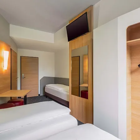 Hotel Dresden-messe 3*